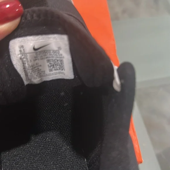 Nike. Air Diamond Varsity Turf Sneakers New never worn - Picture 2 of 7